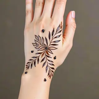 Easy Mehndi Designs for Back Hand: Simple & Beautiful