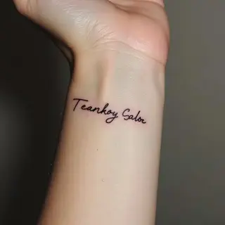 Small Script Tattoo Ideas: Delicate Designs & Meaningful Phrases